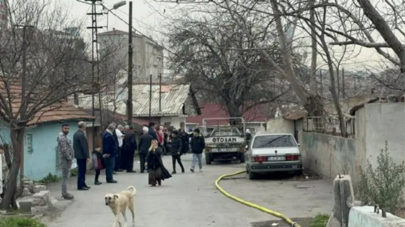 Ataşehir'de gecekondu yangını