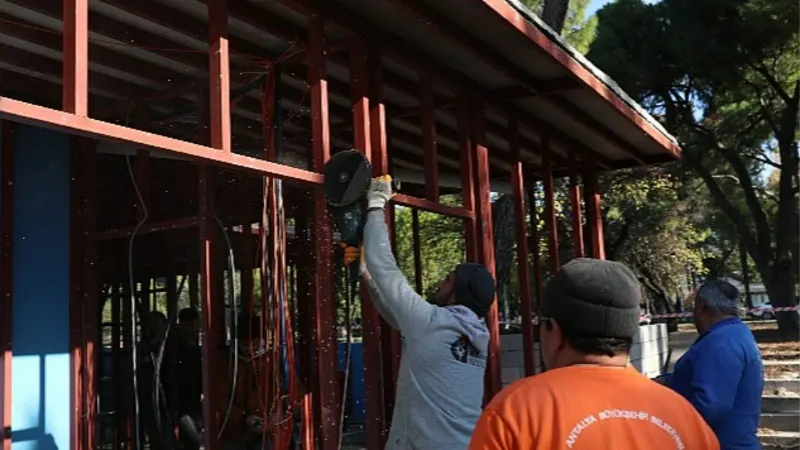 Karaalioğlu Parkı içerisindeki izinsiz yapılar yıkılıyor