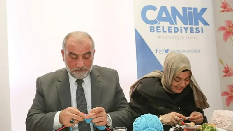 Başkan Sandıkçı Öğrenciler İçin Atkı ve Bere Ördü