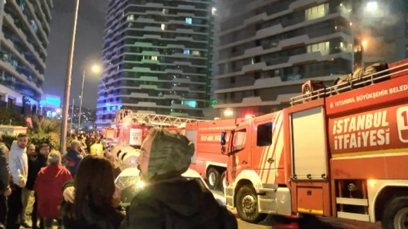 Kadıköy'de 24 katlı rezidansta yangın kontrol altına alındı