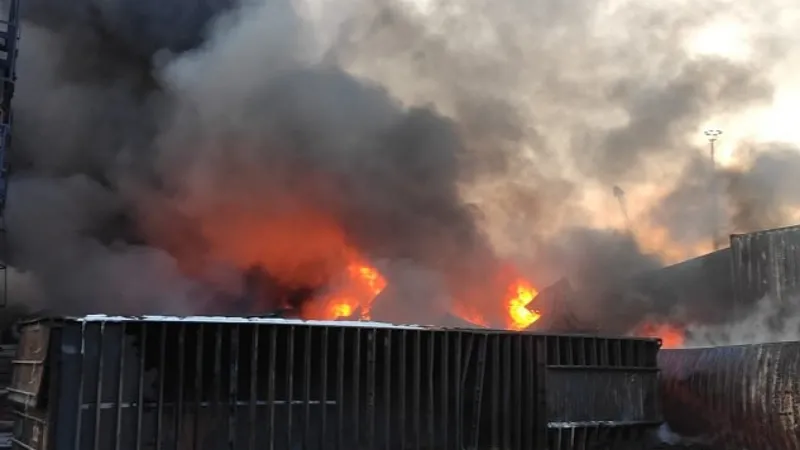 İskenderun Limanı'ndaki Yangın Söndürüldü
