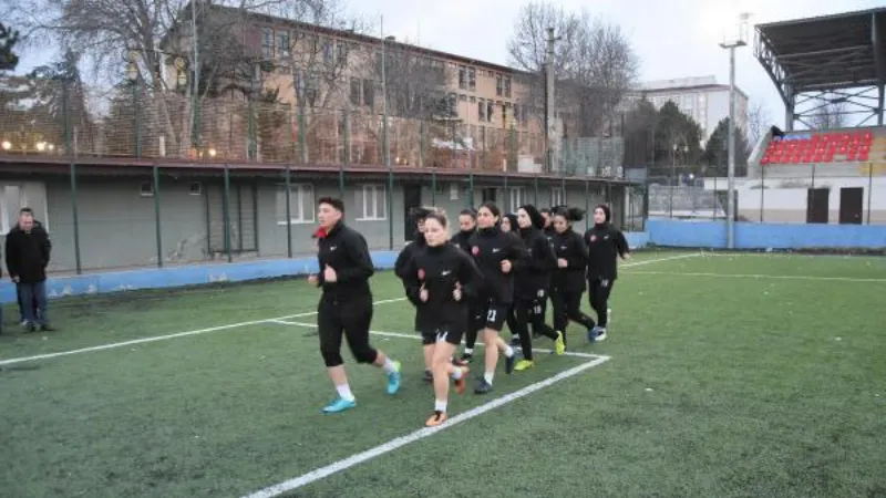 Kütahya’nın ilk kadın futbol takımı üst ligleri hedefliyor