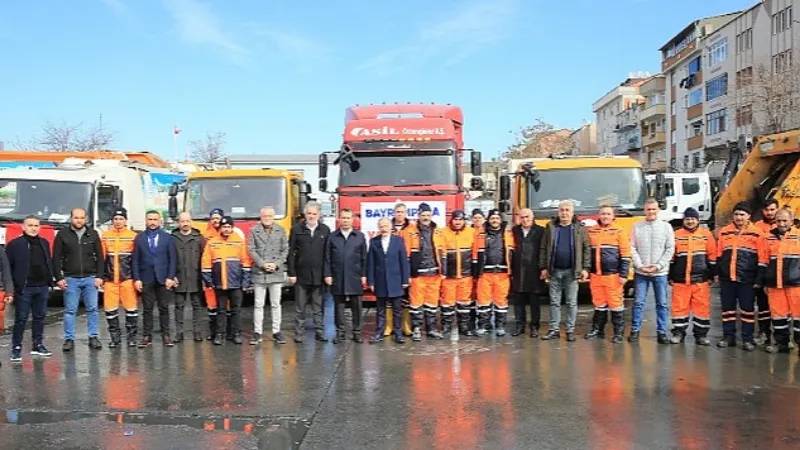 Bayrampaşa Belediyesi'nin temizlik ekibi ve araçları deprem bölgesinde