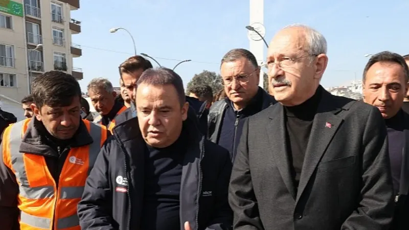 CHP Genel Başkanı Kemal Kılıçdaroğlu  ve Antalya Büyükşehir Belediye Başkanı Muhittin Böcek Deprem Bölgesi Hatay'da