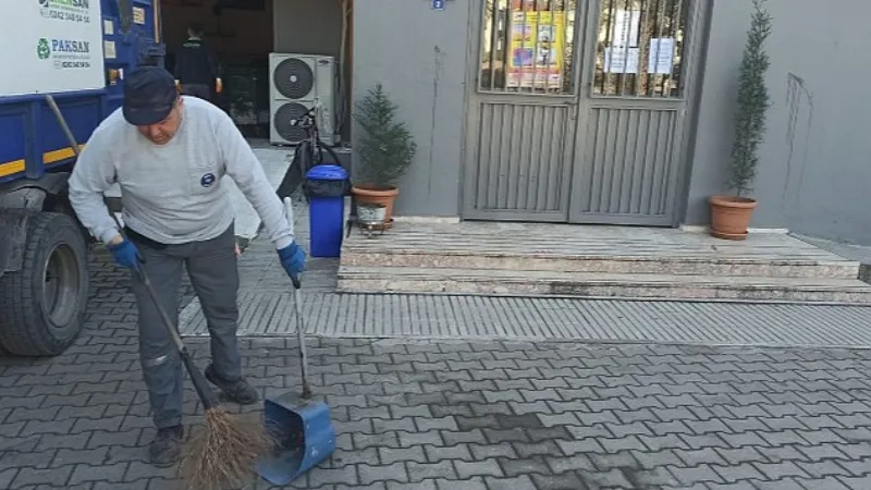 Kemer Belediyesi ekibi spor salonunda temizlik yaptı