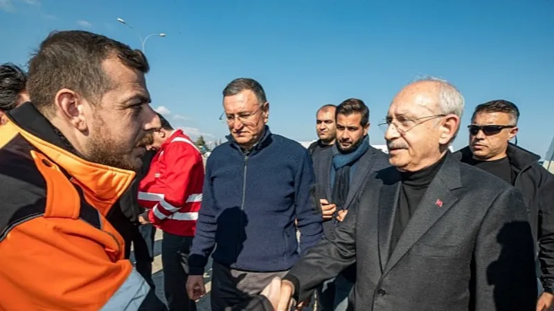 CHP lideri Kılıçdaroğlu, İzmir Büyükşehir'in Hatay'daki koordinasyon merkezini ziyaret etti