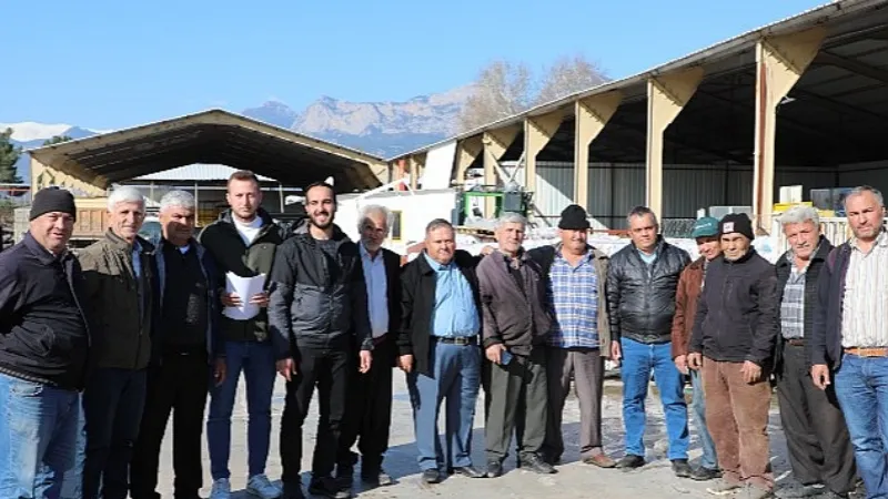 Antalya Büyükşehir'den Alanyalı çiftçilere sera naylonu yardımı