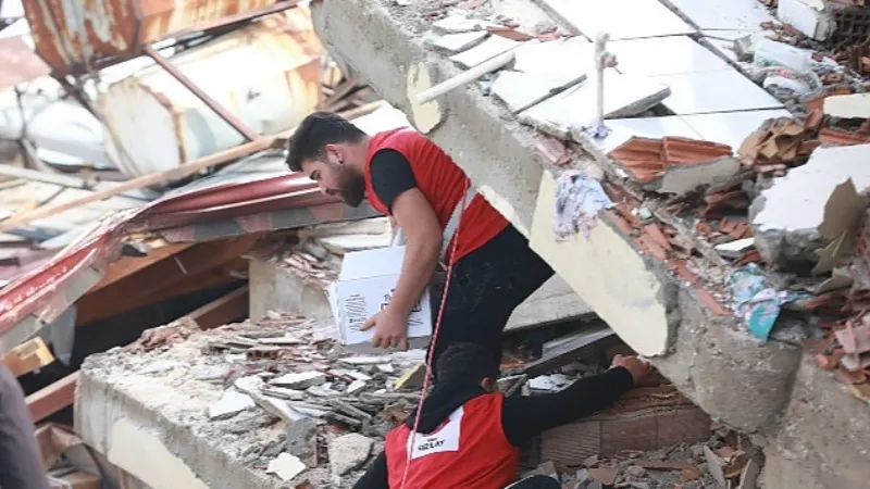 Kızılay'ın 2300 personeli depremden doğrudan etkilendi