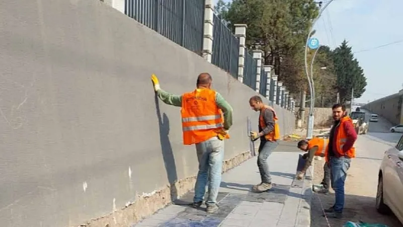 Derince Millet Bahçesi çevresine yaya kaldırımı yapılıyor