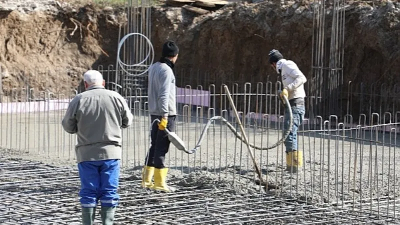 Karamürsel Kızderbent'te çok amaçlı salonun temeli atıldı