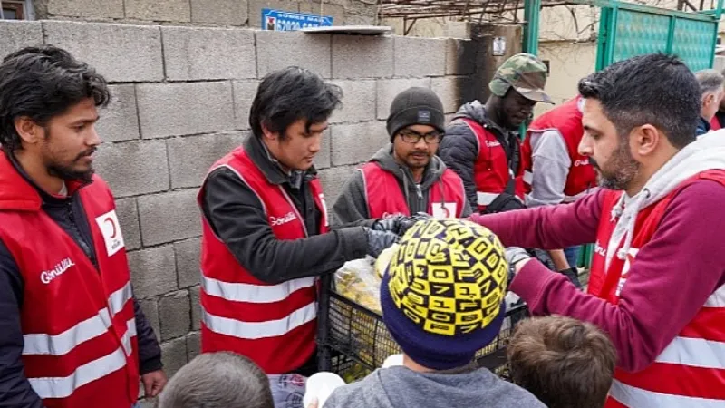 Kızılay'ın “Gurbetçi" ve Yabancı Gönüllüleri Kalplere Dokunuyor