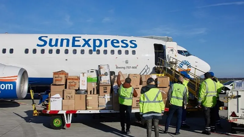 Almanya'dan SunExpress öncülüğünde 450 ton yardım malzemesi getirildi