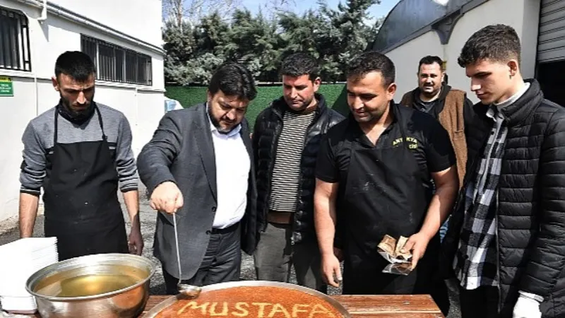 Depremzede vatandaştan künefeli teşekkür