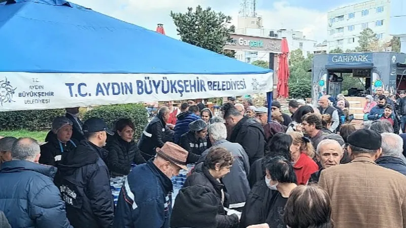 Aydın Büyükşehir Belediyesi Berat Kandili'nde Binlerce Vatandaşa Helva Hayrında Bulundu
