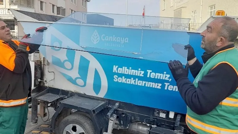 Çankaya'nın Emekçileri Sokakları Temizliyor