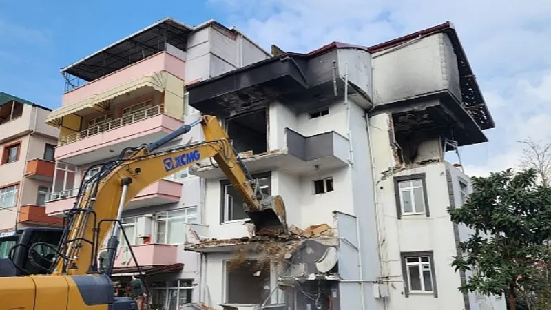 Patlamada Ağır Hasar Alan Binanın Yıkımı Tamamlandı