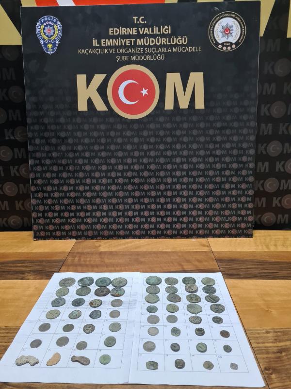 Edirne'de, otomobilde 60 sikke ele geçirildi: 1 gözaltı