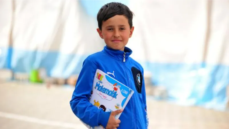Çadırda kalan küçük Mehmet: Kitap istiyorum