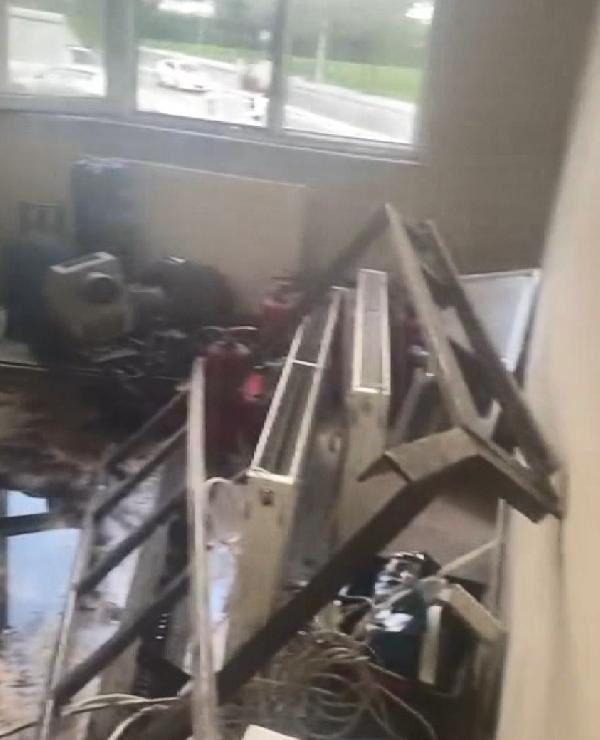 Boşaltılan binadan malzeme çalarken yakalanınca sokakta defalarca ateş etti 