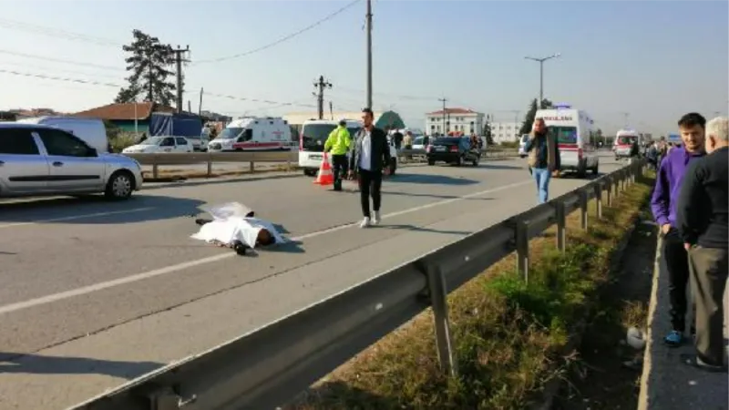 Sakarya'da motosikletin çarptığı yaya ile sürücü öldü