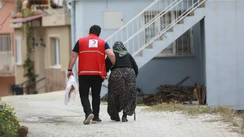 Kızılay, afet bölgesindeki beslenme hizmeti ve yardımlarını sürdürüyor