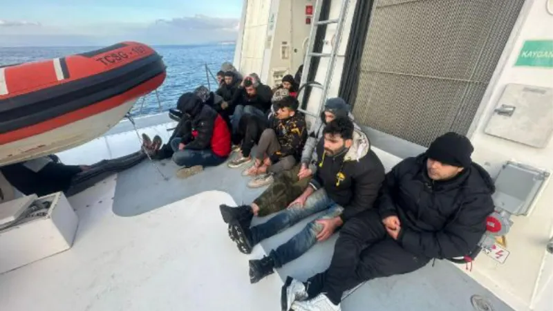 Kuşadası açıklarında geri itilen 19 kaçak göçmen kurtarıldı 