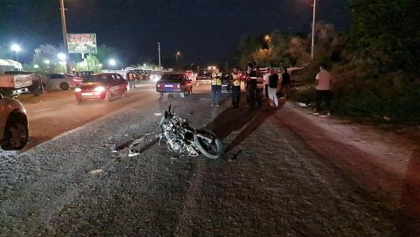 İzmir'de otomobil motosiklete çarptı: 1 ölü