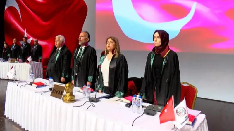 İstanbul Barosu yeni başkanını seçiyor, iki kadın avukat İranlı kadınlara destek için saçlarını kesti