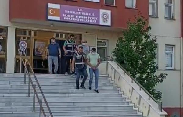 Kapısını 20 saniyede açtıkları büfeden 18 bin liralık sigara çaldılar