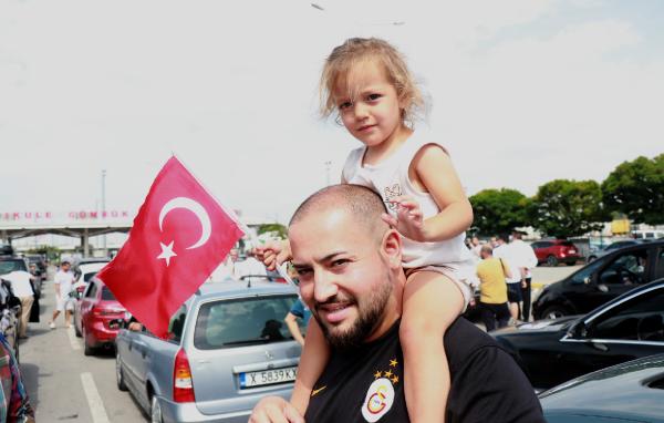 Kapıkule'de gurbetçilerin 'hüzünlü' dönüşü