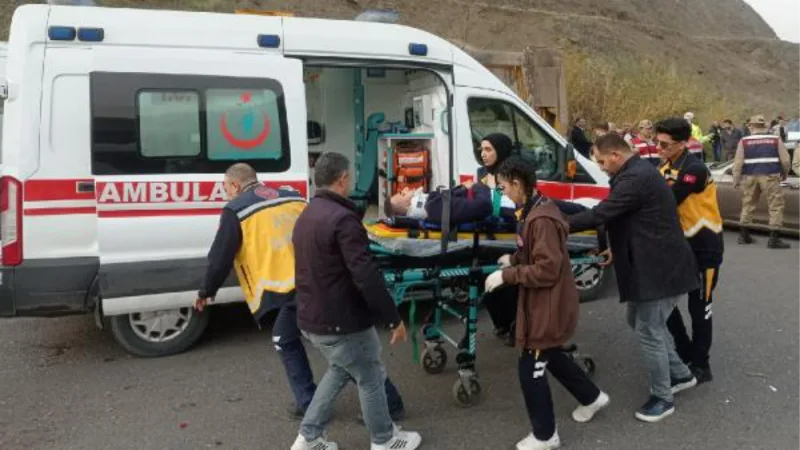 Siirt'te 4 aracın karıştığı zincirleme kaza: 5 yaralı