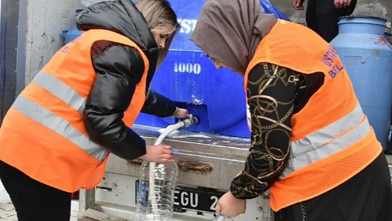 Mustafakemalpaşa'lı Süt Üreticilerinden Depremzedelere Anlamlı Destek