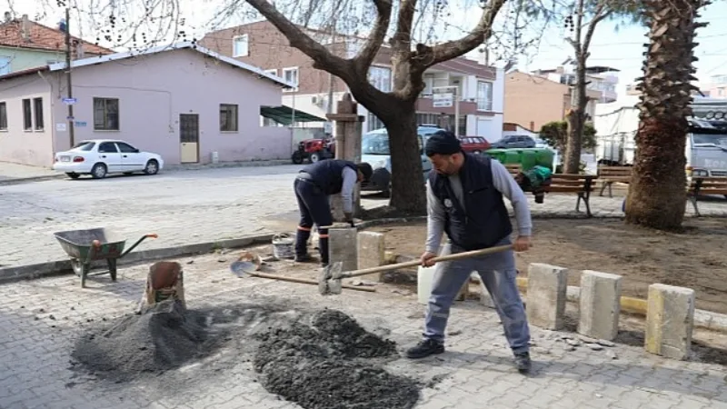 Burhaniye'de Yeşil Alanlar Yenileniyor