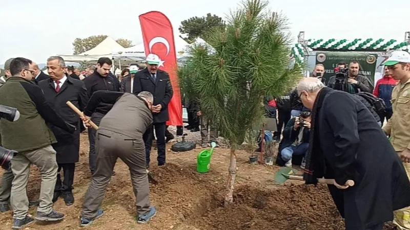 İzmir'de "6 Şubat 2023 Deprem Şehitleri Hatıra Ormanı Fidan Dikim Töreni" Yapıldı
