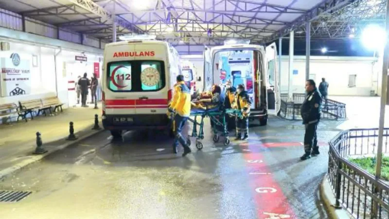 Deprem bölgesinden uçakla getirilen yaralılar Marmara Üniversitesi Pendik Eğitim Araştırma Hastanesi’ne nakledildi