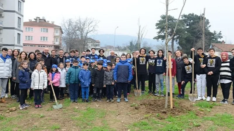 Öğrenciler gelecekleri için fidan dikti