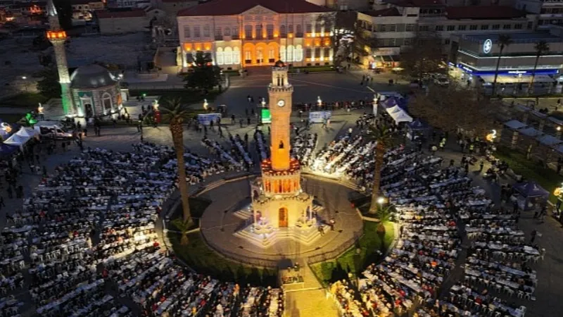 İzmir Büyükşehir Belediyesi 4 ilde 25 bin kişilik iftar sofrası kurdu