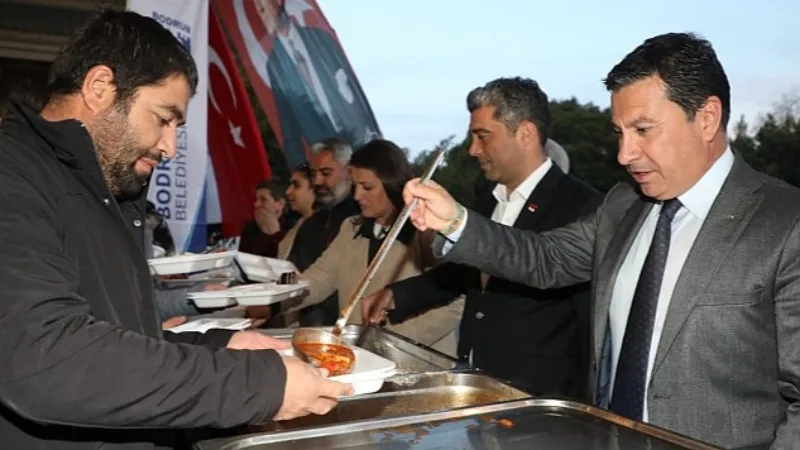 Bodrum Belediyesi tarafından geleneksel olarak her yıl organize edilen iftar programının ilki Cevat Şakir Mahallesi'nde gerçekleştirildi