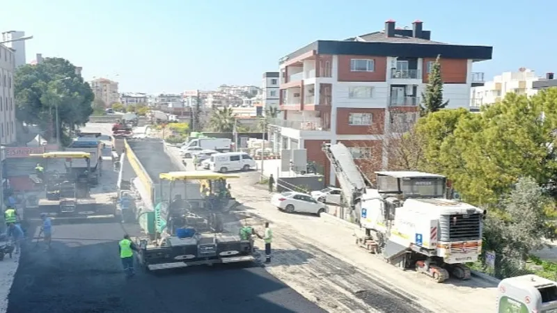 Aydın Büyükşehir Belediyesi Kuşadası'nda Yol Yapım Çalışmalarına Devam Ediyor