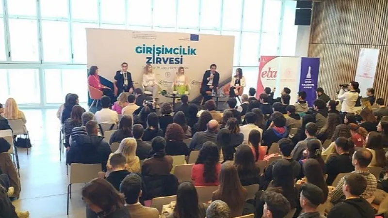 İzmir'de Türkiye'nin İlk “Lise Girişimcilik Zirvesi" Gerçekleştirildi