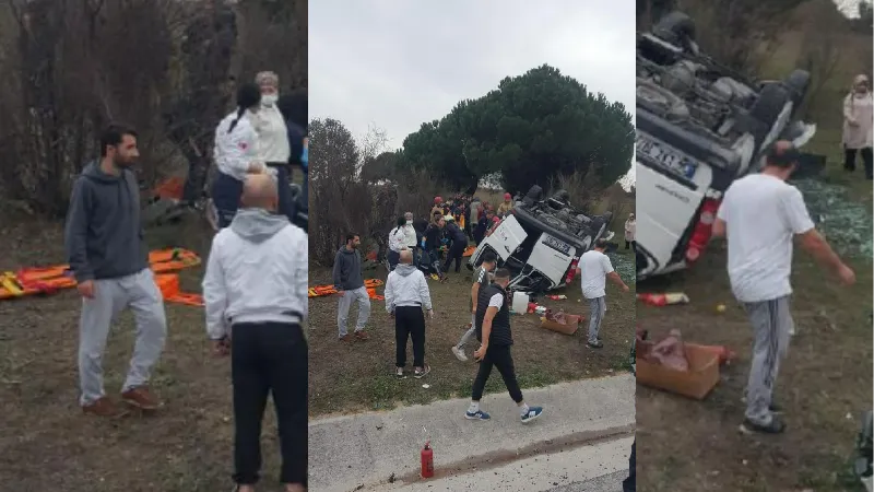 TEM'de otomobilin çarptığı minibüs takla attı: 4 yaralı
