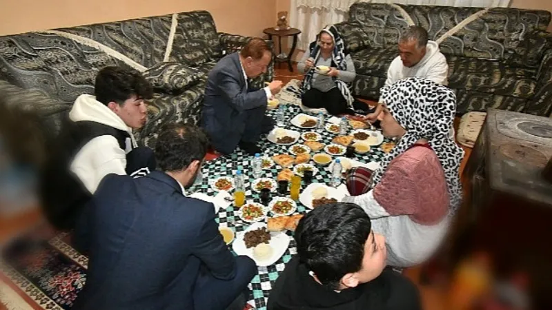 Haymana Belediyesi iftarda sefer tası ile yemek dağıtma uygulamasını bu sene de sürdürüyor.