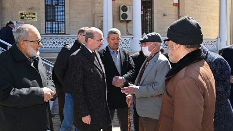 Selçuklu Belediye Başkanı Ahmet Pekyatırmacı “Cuma Buluşmaları" kapsamında Yazır Mahallesi Otogar Zeki Altındağ Camii'nde mahalle sakinleri ile bir araya geldi
