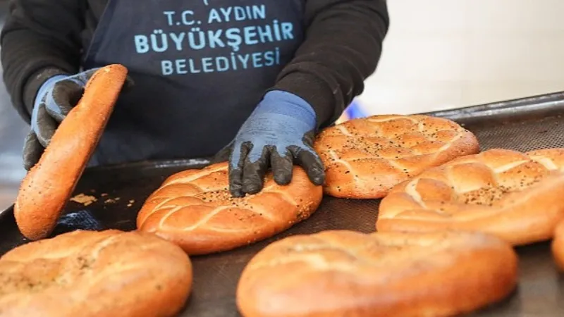 Aydın Büyükşehir Belediyesi'nin Halk Ekmek Satış Noktalarına Vatandaşlarından Yoğun Talep