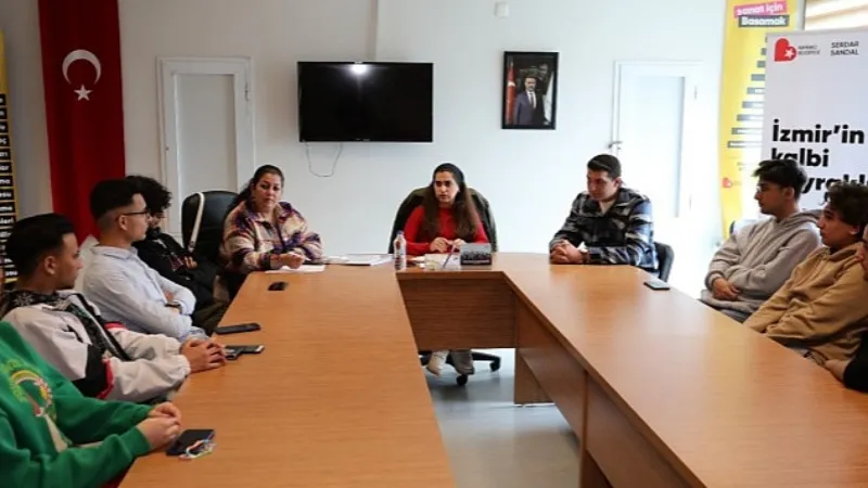 Bayraklı'da gençlik meclisi toplandı  Seçim güvenliği için sahada çalışacaklar