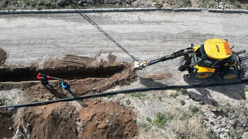 Esentepe Mahallesi Murat Sokak'ta bulunan içme suyu hattı, Nevşehir Belediyesi tarafından yenileniyor