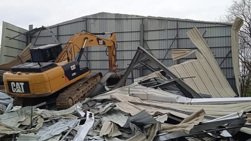 Nilüfer'de kaçak fabrikalar yıkıldı