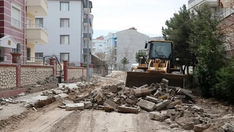 Yol Yenileme Çalışmaları Tüm Hızıyla Sürüyor