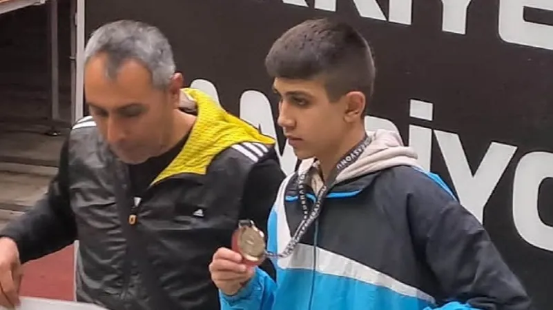 Depremzede atlet artık Nilüfer Belediyespor için koşacak
