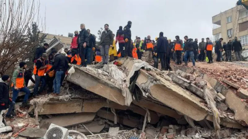 Şanlıurfa'da Enkazdakiler için seferberlik